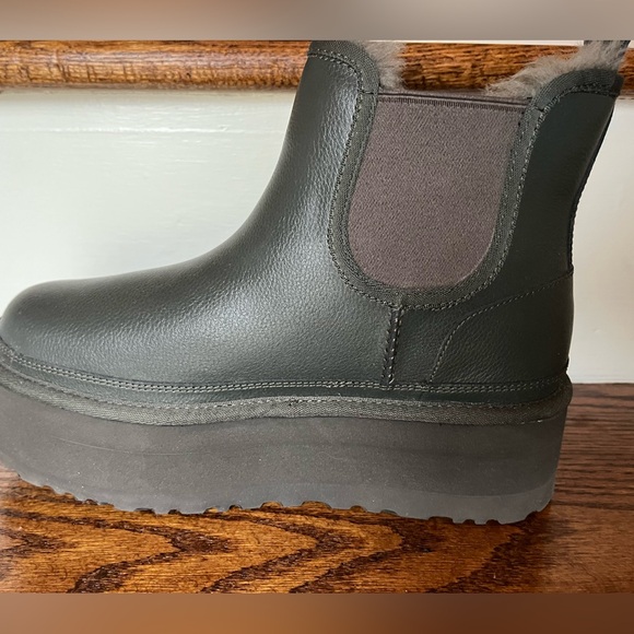 UGG Plush Grey Platform Boots - Picture 4 of 4